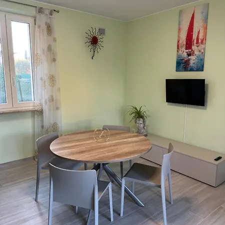 With Pool E Private Garage - Casa Holyvia Desenzano del Garda